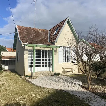 Holiday home Maison Fouras, 4 Pieces, 4 Personnes - Fr-1-709-11 Fouras